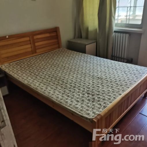 历下二环东路和平路山航宿舍 3室1厅 100㎡ 2600元/