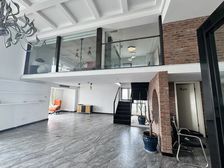 精装修,带家具,拎包入住,300平方两层