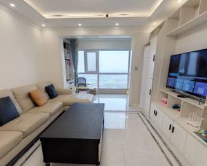 绿地悦蓉公馆三居室,南北通透好户型,150万诚意出售