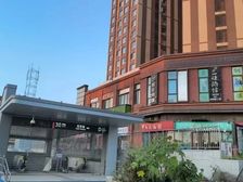 地铁口临街商铺直租,68平宽敞空间,适合多种经营