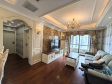 精装三房,送实木家具!采光视野开阔!交通方便,配套成熟