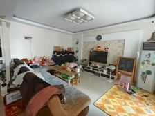 阳面小三居 送地下室 街边公园、美食街、学校、菜市场配套齐全