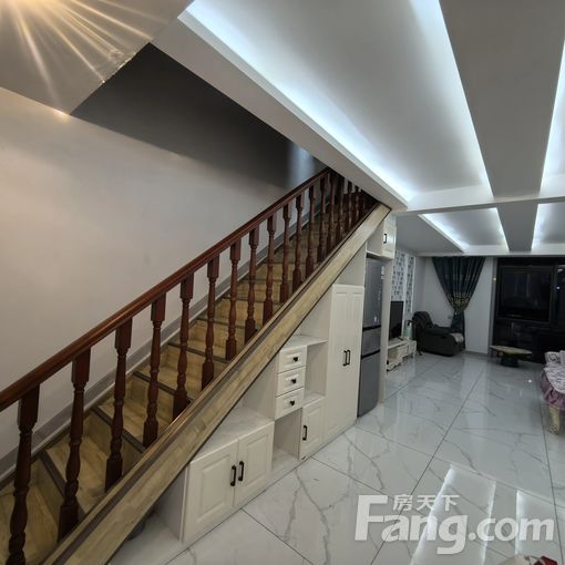 精装loft公寓,空间大可办公兼居住,两层180平米,首租