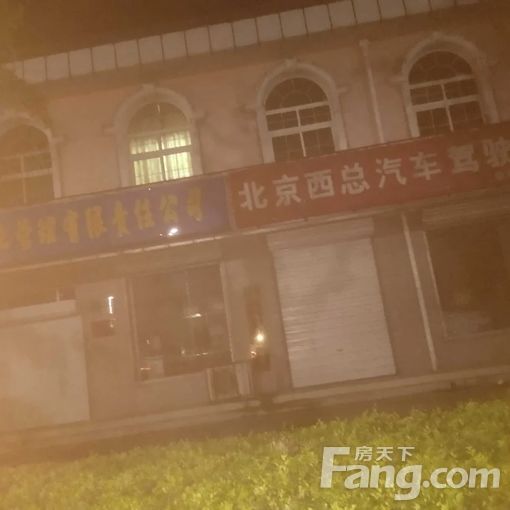 九棵树地铁旁蓝调沙龙次卧招租 南北通透限女生1300/月