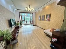 南北通透两居室 ,一楼带花园,市区交通便利。