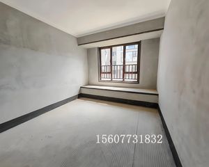 温馨南向三居室 兴进锦城核心地段带车位