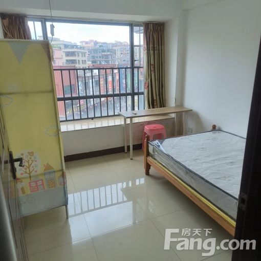 合租(仅租给女士)从化上城湾畔 3室1厅次卧 300元/月