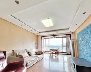 朝阳名宅125平三居室 西南朝向采光佳