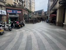 有免租期房东直租宜宾上江北伊顿公馆小区门口门市