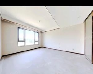 中海麓湖公馆 4室3厅 178.00㎡ 430万
