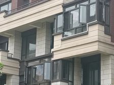 新建区乐化镇华鹏龙隐山 下叠4室2厅1厨3卫送负一楼花园车位