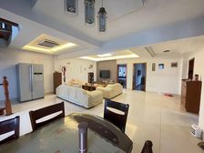 有电梯育才嘉荷苑 5室2厅,双层顶楼,实际240平。