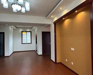 地铁口玉林都市金岸新装修5室3厅带阳光房屋顶花园