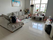 新城 8小区 4室2厅,送晒台!送地下室!临近人民医院!