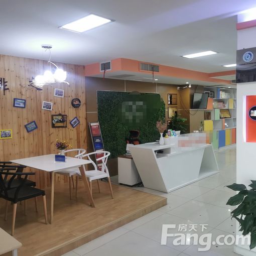 历城七里河东环国际广场 3室2厅 245.6㎡ 8300元/