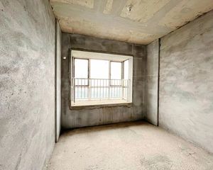 南北通透四居室 财汇新天地134平诚售