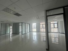 陇星大厦精装修写字楼带隔断258平米出租