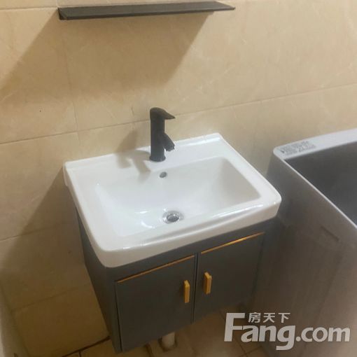 合租:次卧高新区管委会恒信昆仑公馆126平方米 3室2厅2卫