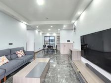 沙滨路地铁口三居室 东南朝向采光佳
