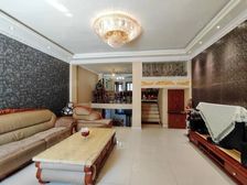 别墅南北通透,上下五层,中心区500多平仅售395万