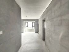 送车位,地下室。南北通透三居室。仅115万