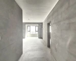 送车位,地下室。南北通透三居室。仅115万