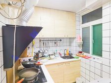 经五路 春元里 双气中楼层1室1厅 129万