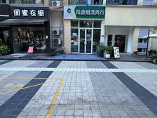 林荫大道临街旺铺出租,30平黄金门面