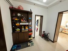 钟强小区带37平小院 南向两居 阳光满屋 87万诚售