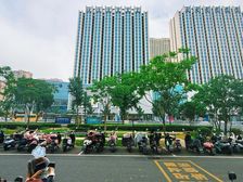 公园商都40平临街商铺出租,层高6.8米,适合多种经营