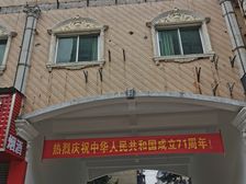 九龙世纪苑临街商铺出租,100平方正空间,月租2300元