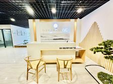 新地中心 A 座 300 平,高档装修,电梯口