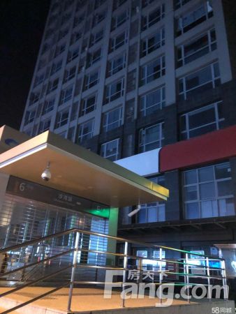 成都地铁六号线沙湾站D口出口30米写字楼