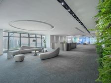 高端办公地铁口自持办公租金含票