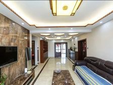 南向四居湖景房 127平精装320万