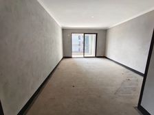 政府对面大4房带车位,证件齐全,无贷款,中间楼层,诚心出售