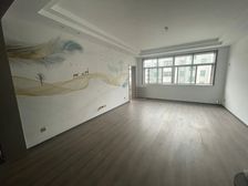 圣荣广场东临 工行宿舍 精装修未入住。