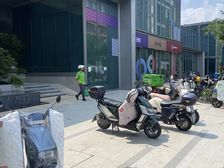 绿城湖畔云庐新铺出租 4.2米面宽9米层高