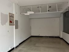 畈东小区临街旺铺出租 30平黄金空间 2300元/月含物业