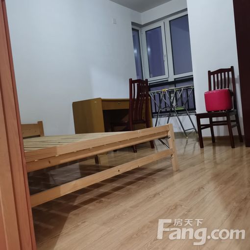 南向一居室,业主直租,月租1500元