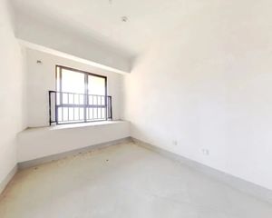 富春江花苑 4室2厅 156.27㎡ 135万