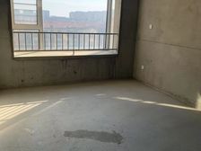 南北通透三居两厅两卫,中铁国际城133.8平仅售**万