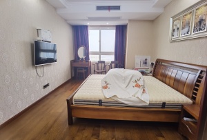医药高新区 大华锦绣华城 2室2厅,精装,此放空放多年。