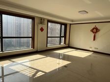 新上 房东直卖 送15平 70万精装 双地铁 暖气通透大四房