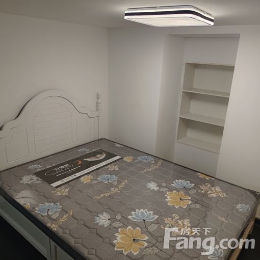  �ܳ�¤������վ�Ͼ�֮�� 3��1�� 55�O 2100Ԫ/�� 