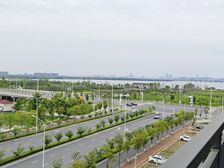 A区5栋3室2厅2卫楼层好,南阳台视野宽阔瑶湖景色近在眼前