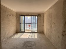 金鹏小留园3室2厅诚意卖,黄金楼层东边套,看中可谈价!