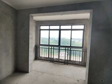 吉成壹品滨江(送车位)三室一厅一卫阳光充足,价格可议