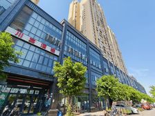 轻轨6号线旁边,社区入住率高,