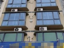 市政府附近龙圣小区临街自建民宅可做商铺居住办公,价格面议